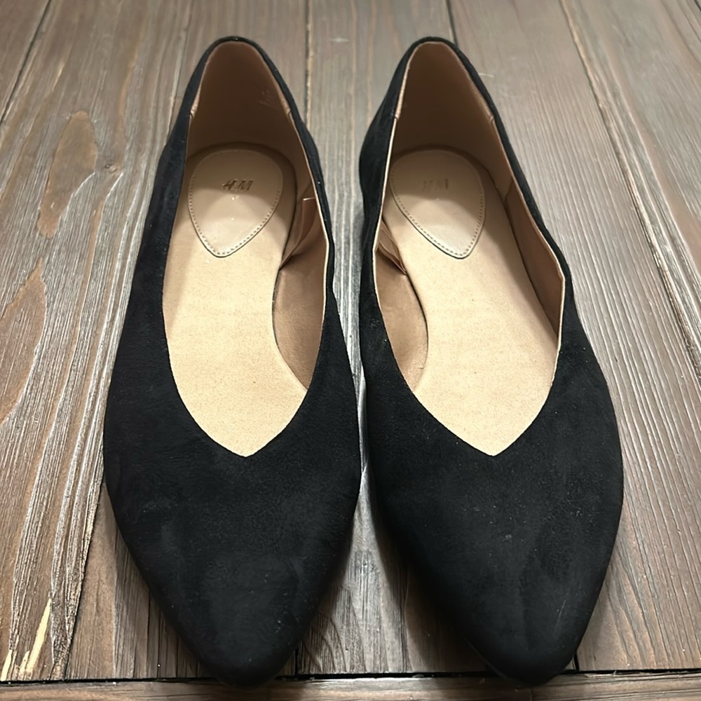 H&M Black Faux Suede Pointed V-Cut Ballet Flats Size 8.5 EUC